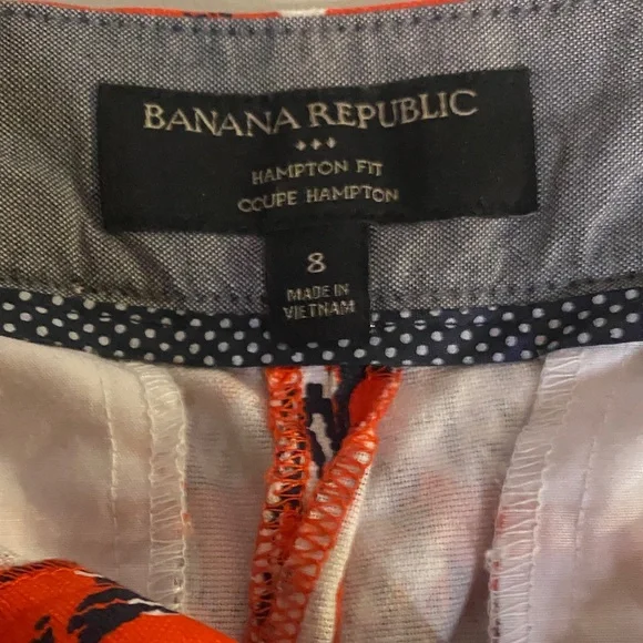 🍄Banana Republic Red and White Patterned Women's Shorts - Picture 2 of 2